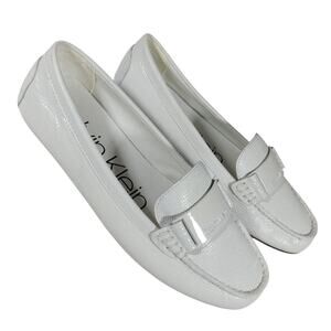 NWOT! CALVIN KLEIN! WHITE GENUINE LEATHER, SNAKESKIN IMPRINT LOAFERS! SZ 7M
